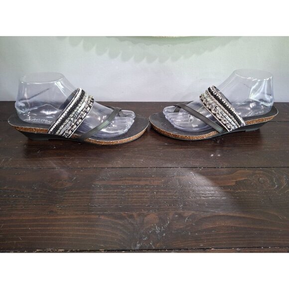 NWOB Reaction Kenneth Cole Great Time Rhinestone & Jewels Thong Sandals/Sz. 9M - Picture 4 of 9